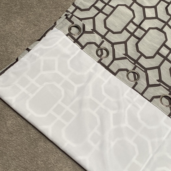 Curtain Panels 4 in total. - Picture 3 of 4